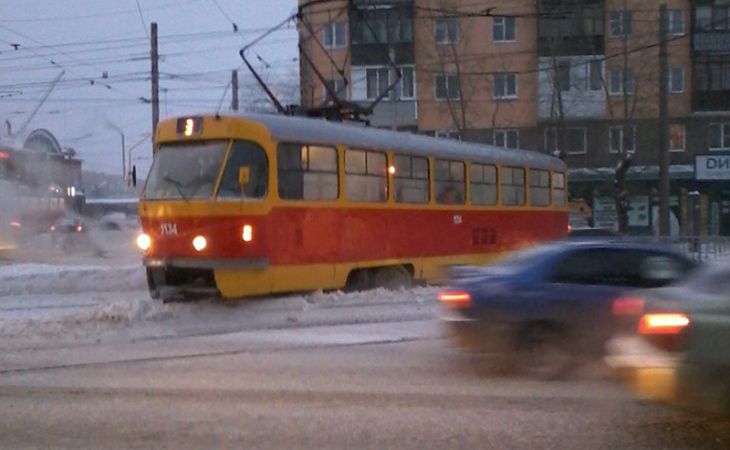 Трамвай сошел с рельсов в Барнауле