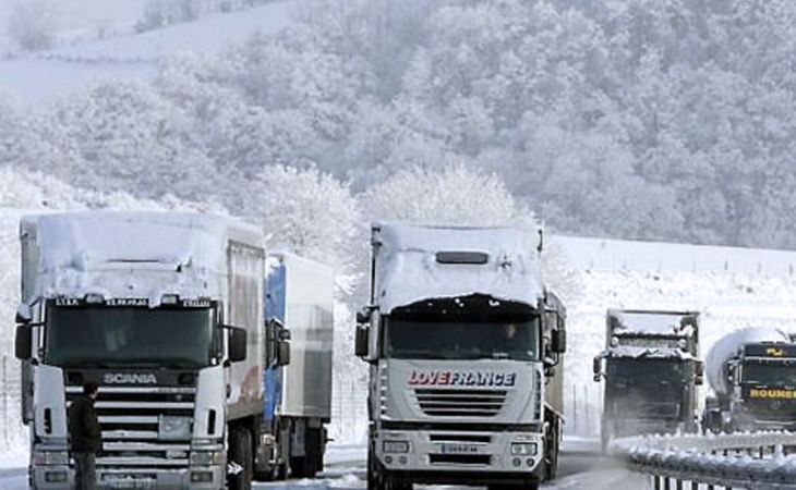 ГИБДД из-за непогоды закрывает алтайские трассы для грузового транспорта