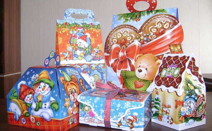 Более 100 тысяч новогодних подарков получат дети в Алтайском крае