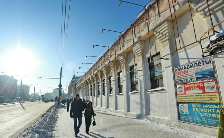 Очищенный от рекламы фасад стадиона "Локомотив" разочаровал барнаульских активистов