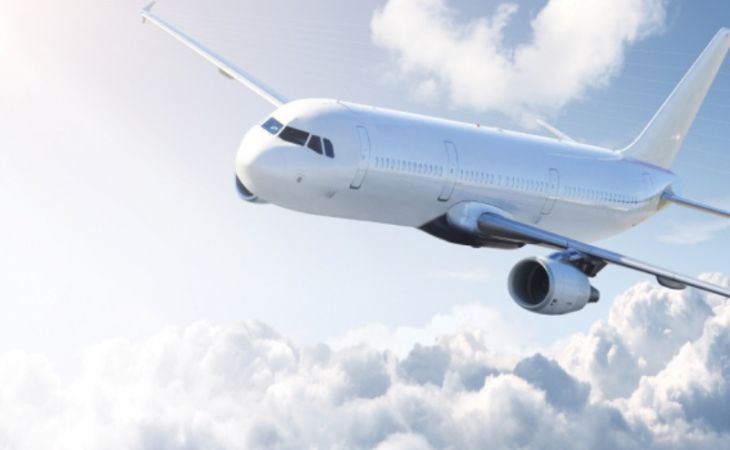 Пассажирский самолет совершил экстренную посадку в Иркутске из-за трещины в кабине пилотов