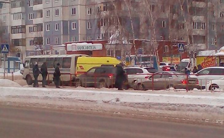 Автобус сбил школьницу в Барнауле
