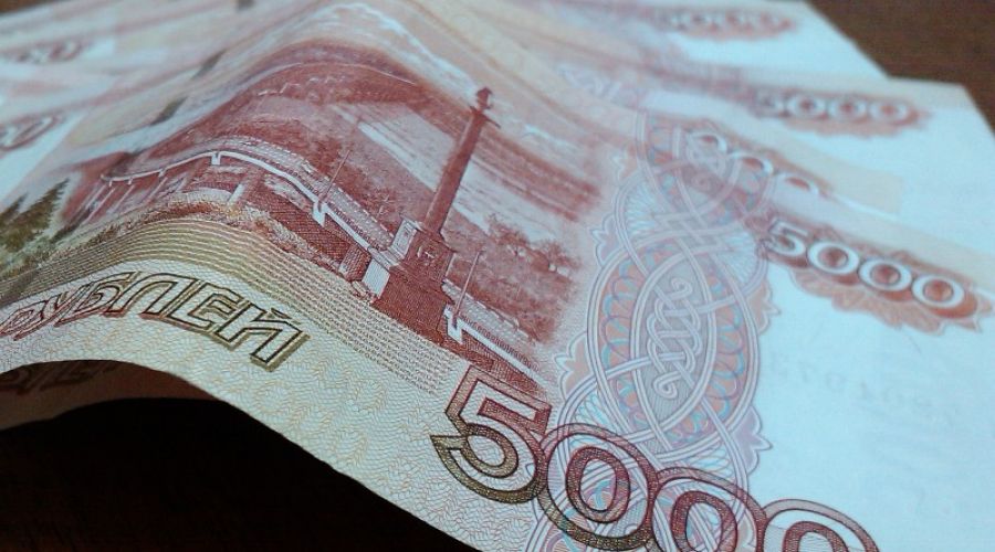 Депутаты хотят обязать работодателей ежегодно повышать зарплаты сотрудникам