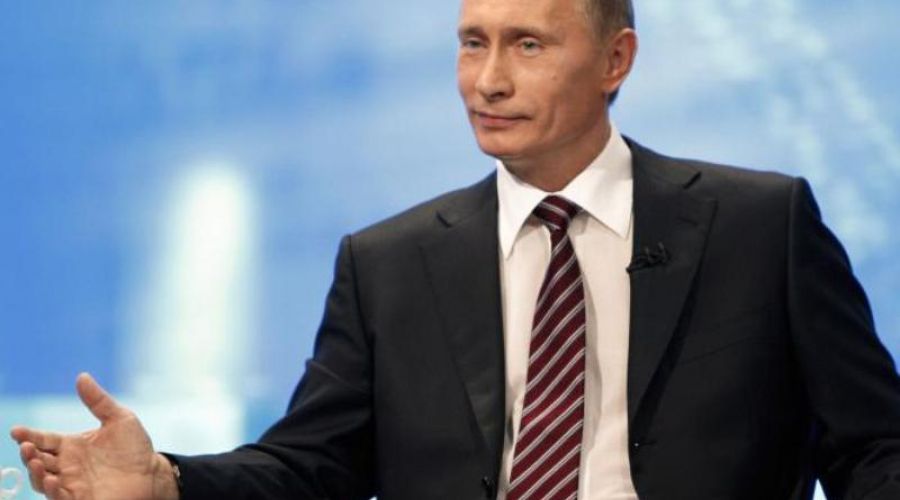 Владимир Путин в понедельник должен наконец-то появиться на публике
