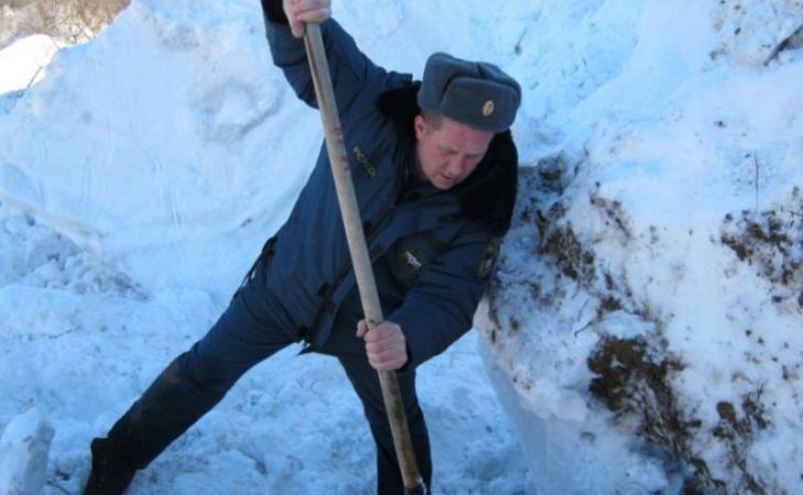 Школьники на Алтае, попавшие под снежный обвал, едва не задохнулись