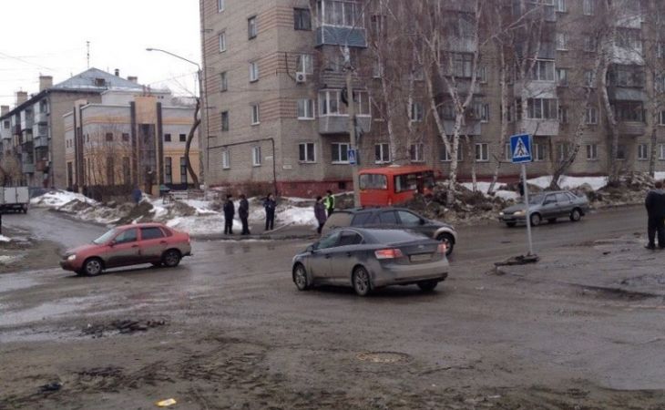 Приступ эпилепсии у водителя маршрутки стал причиной крупного ДТП в Барнауле
