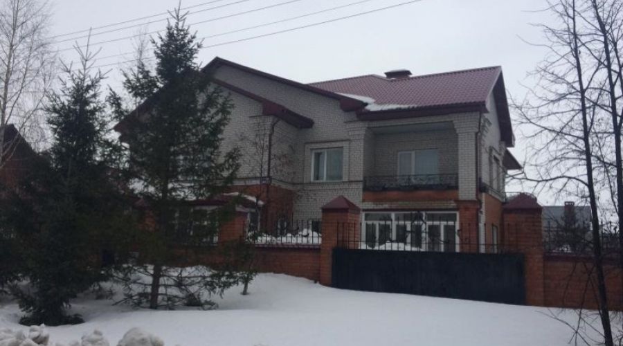 Самый большой коттедж в Барнауле выставили на продажу за 20 миллионов