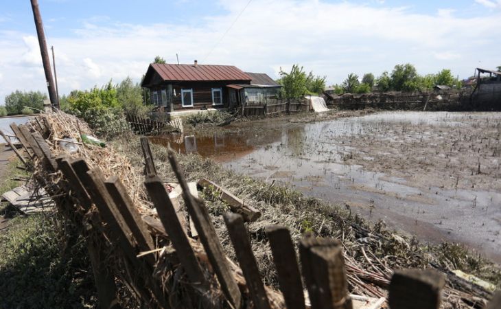 Талые воды ожидаемо начали топить поселок Затон в Барнауле