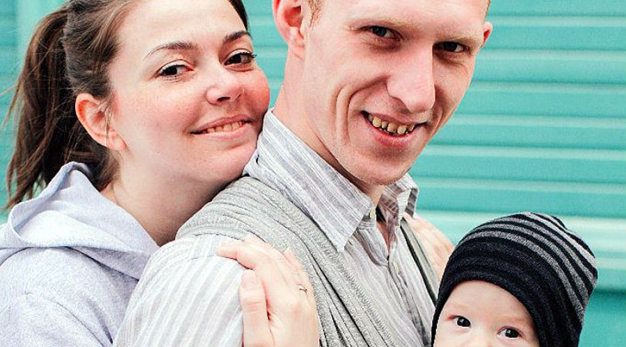 Жена актера, найденного повешенным, ищет свидетелей его пребывания в Барнауле