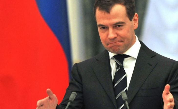 Медведев призвал россиян жить в кризисе