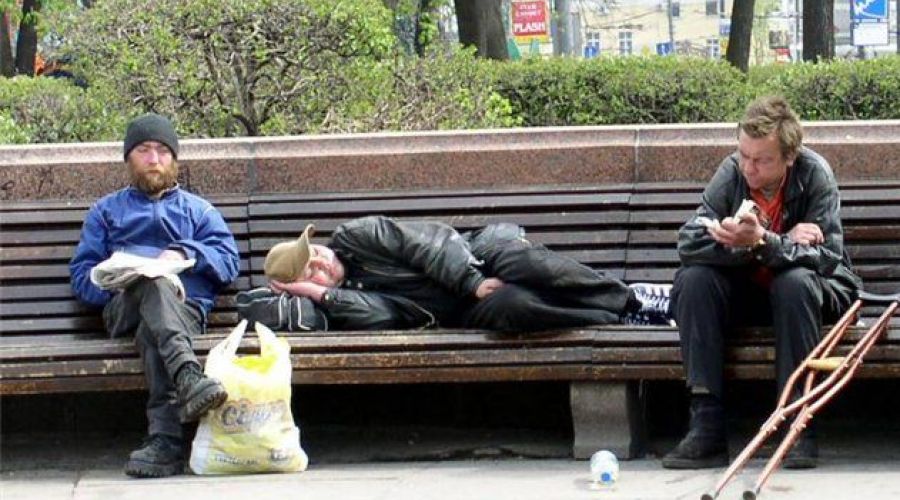 Жители центра Москвы хотят отгородиться от бомжей высокими заборами
