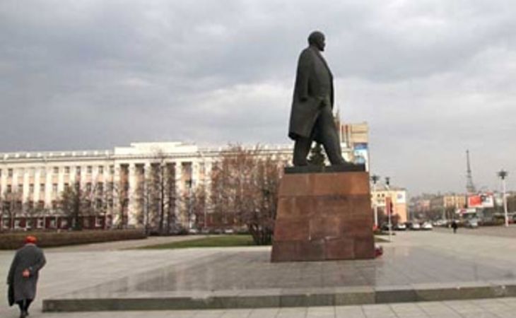 Памятник Ленину в Барнауле разорвало изнутри
