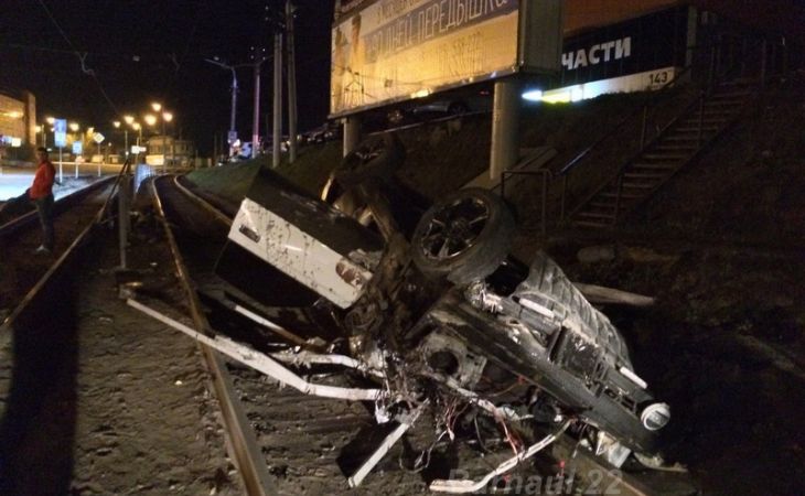 Совершив ДТП на трамвайных путях в Барнауле, водитель скрылся с места аварии