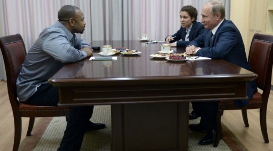 Владимир Путин не будет вручать российский паспорт спортсмену Рою Джонсу-младшему