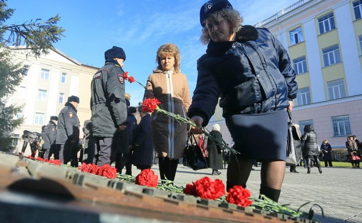 Митинг памяти сотрудников МВД, погибших при выполнении служебного долга, прошел в Барнауле