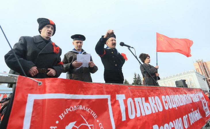 Как в Барнауле 98-ю годовщину Великой Октябрьской революции отмечали - фото