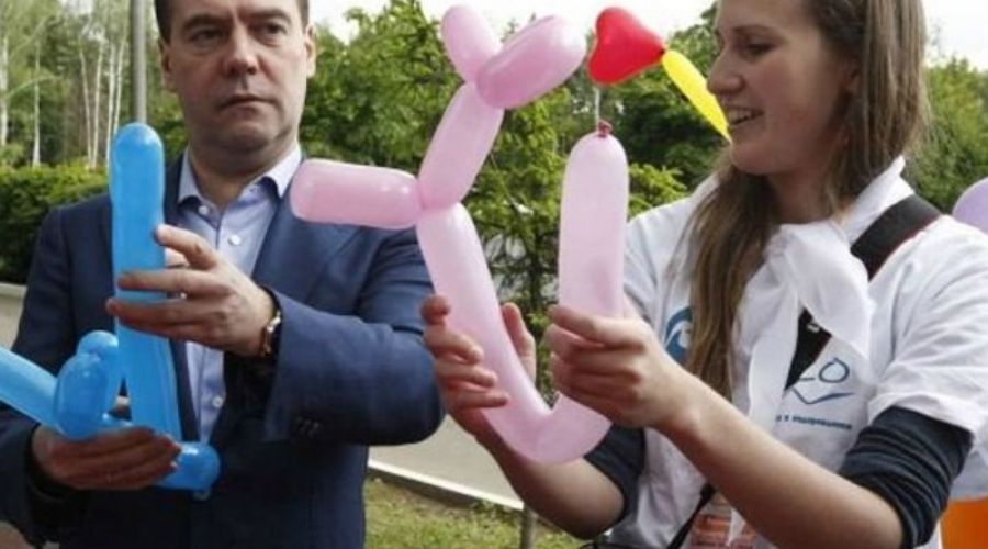 Медведев подписал документ об отслеживании одаренных детей