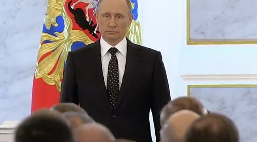 Владимир Путин завершил послание словами: "Вместе мы обязательно добьемся успеха!"