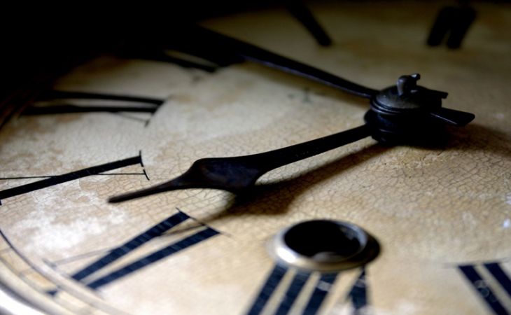 Новосибирские депутаты перенесли вопрос о переводе часов в регионе на 2016 год