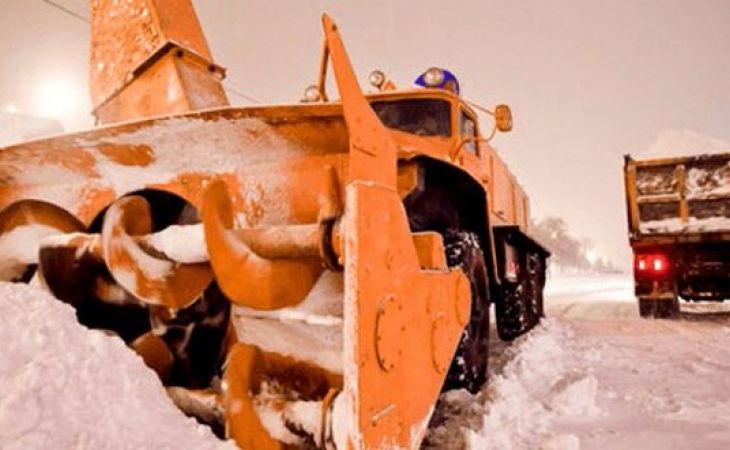 В Барнауле грейдер вместе со снегом убрал сбитого пешехода