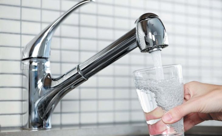 Жители Барнаула стали меньше употреблять воду