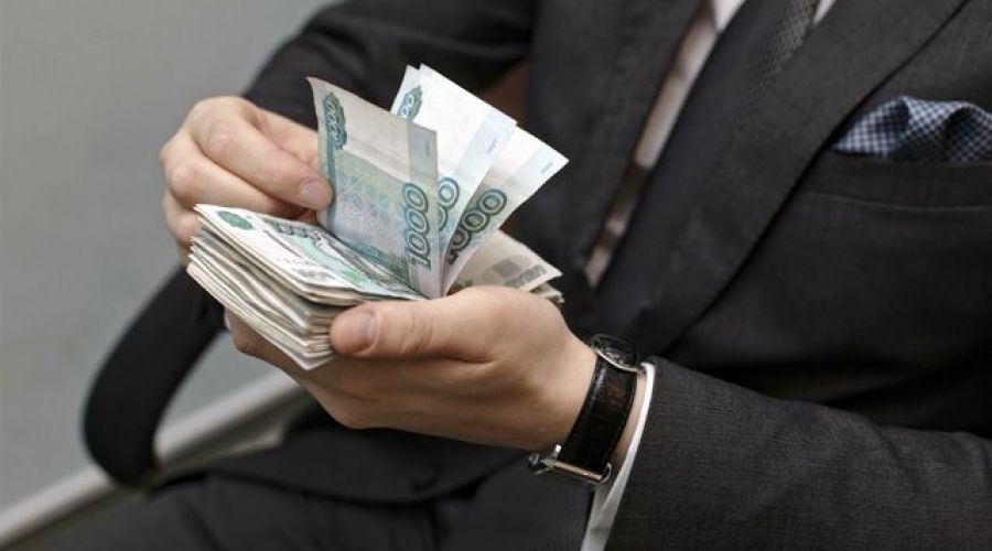 Россиян призвали не завидовать зарплатам чиновников и депутатов