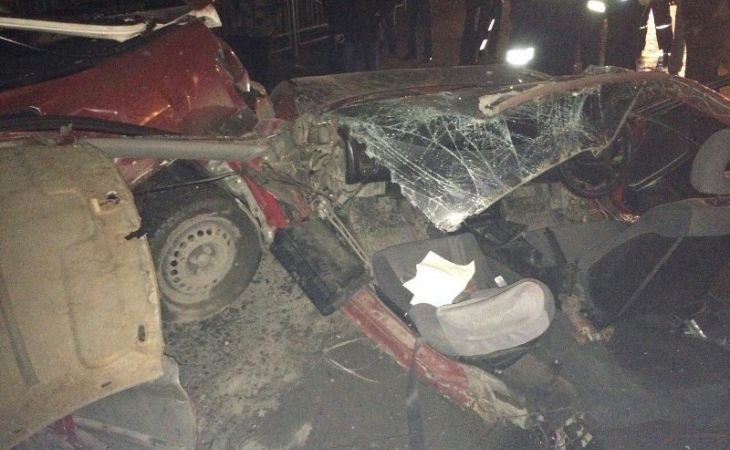 В Барнауле Honda на скорости врезалась в столб, погиб человек