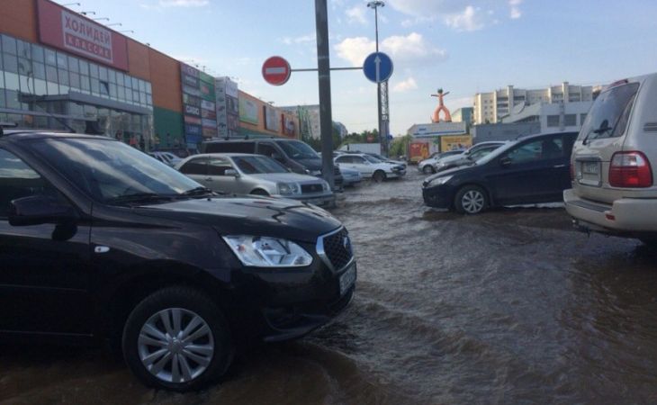 Очередной "потоп" в Барнауле. Фото