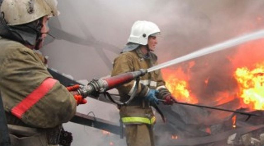 Женщина погибла при пожаре в частном доме в Рубцовске