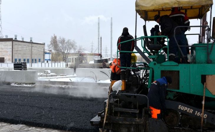 На мосту через Барнаулку на проспекте Ленина начали укладку асфальта