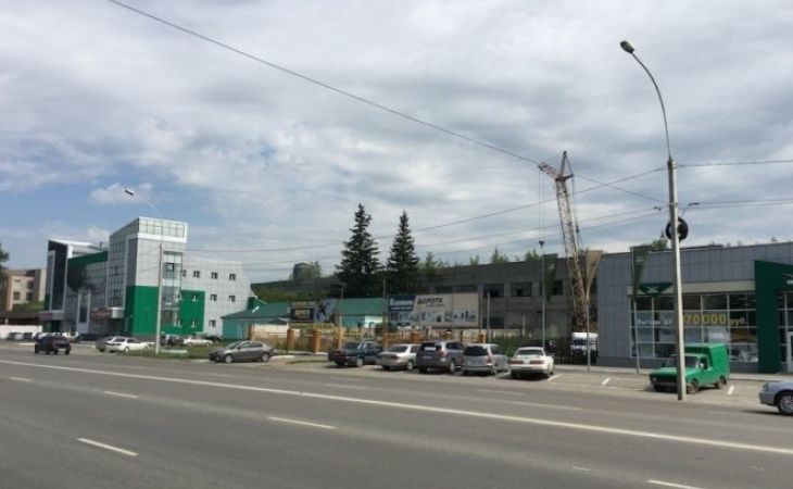 В Барнауле на проспекте Калинина продают землю и здания под ТЦ