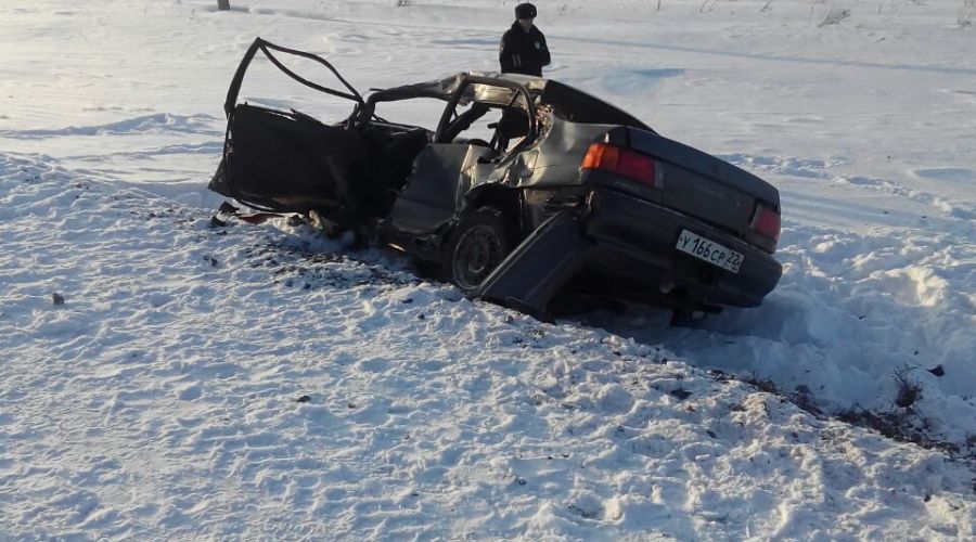 Два человека погибли в результате столкновения поезда и легковушки на Алтае