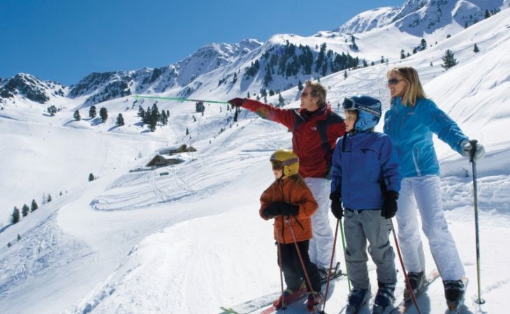 Белокуриха входит в первую десятку для недорогого горнолыжного отдыха с детьми весной