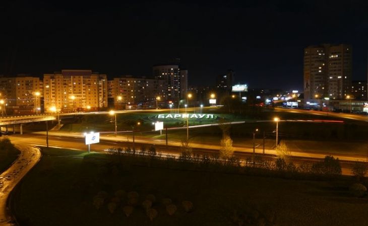 Буквы "БАРНАУЛ" на Павловском тракте начали светиться. Фото
