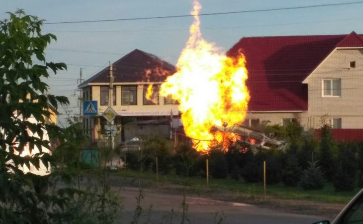 Большой взрыв: в Барнауле после наезда на газовую колонку взорвался автомобиль