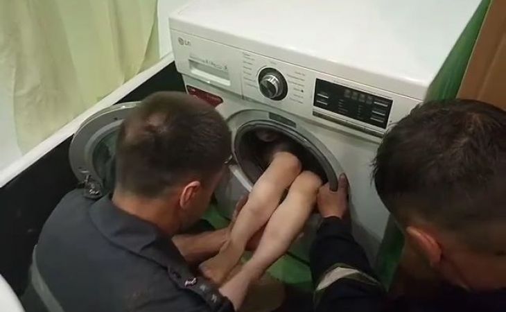Алтайские полицейски задержали дерзких грабителей, укравших работающую стиральную машину