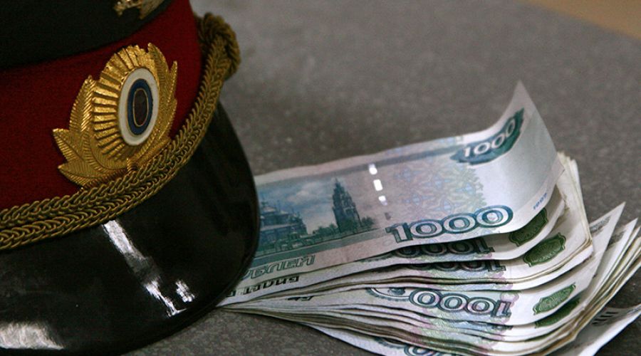 Начальник отдела таможенного досмотра Алтайской таможни попался на взятке