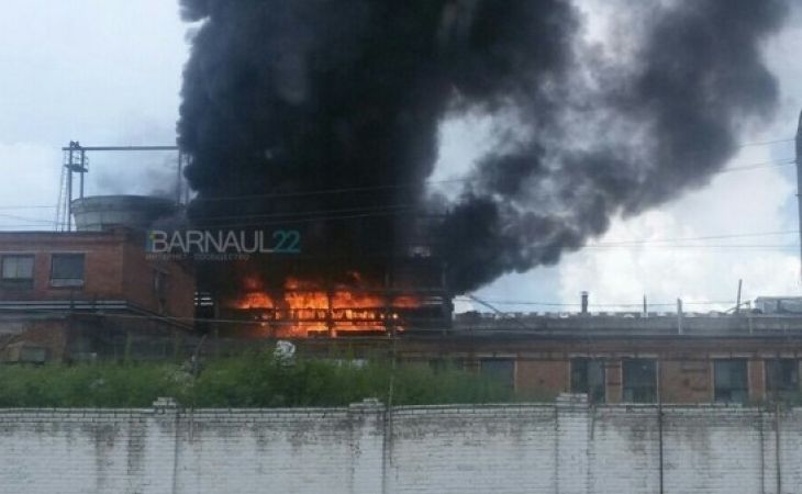 Пожар произошел на Шинном заводе в Барнауле