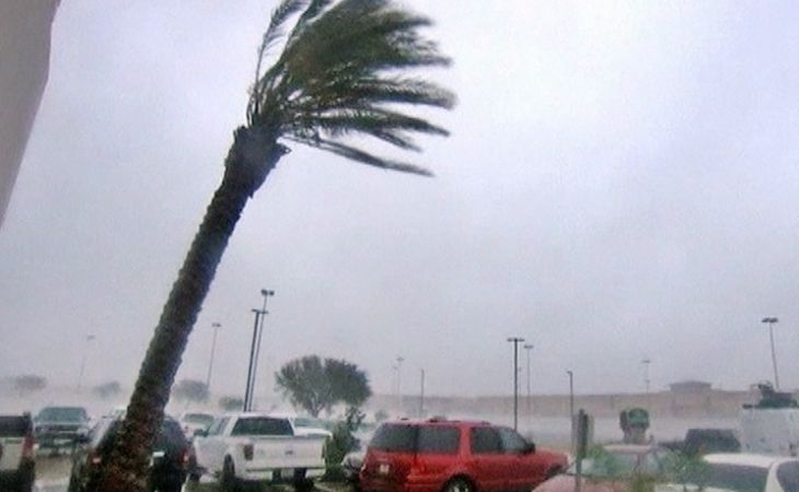 Крупнейший ураган "Флоренс" накроет США: эвакуация и режим ЧП