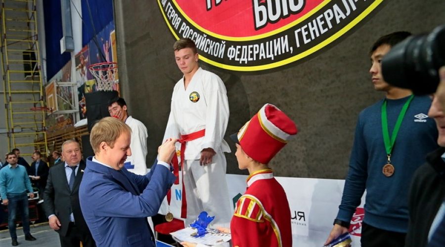 Лучшие бойцы ВДВ соревновались в Барнауле