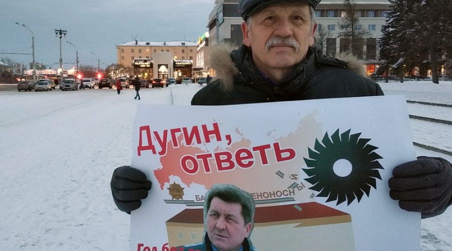 Горожане вновь вышли на пикеты по возвращению конструкции "Барнаул орденоносный"