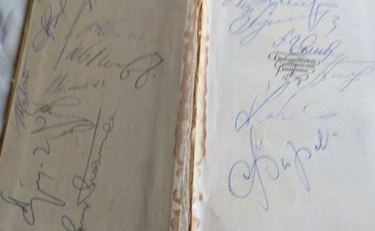 Книгу с автографом Харламова, Третьяка и других хоккеистов продают в Барнауле почти за 1 млн