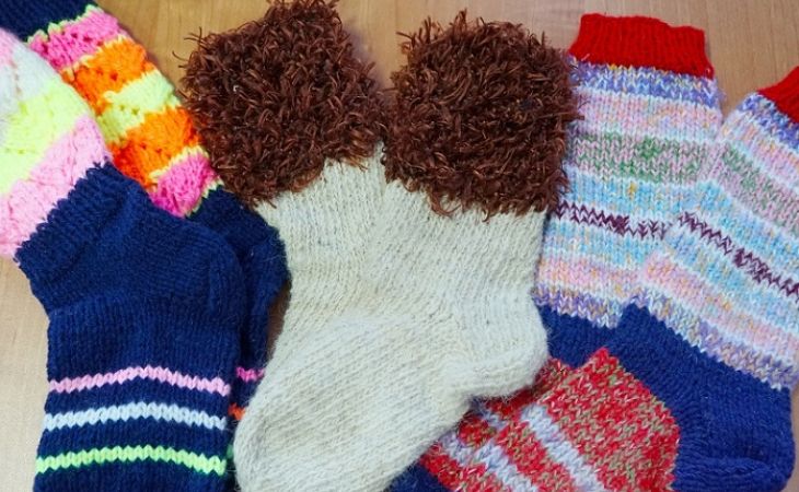 Алтайские заключенные связали шерстяные носки для детей без родителей