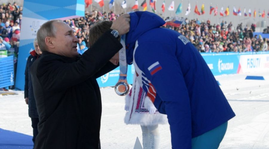 Российские лыжники выиграли все три медали в гонке на 10 км на Универсиаде