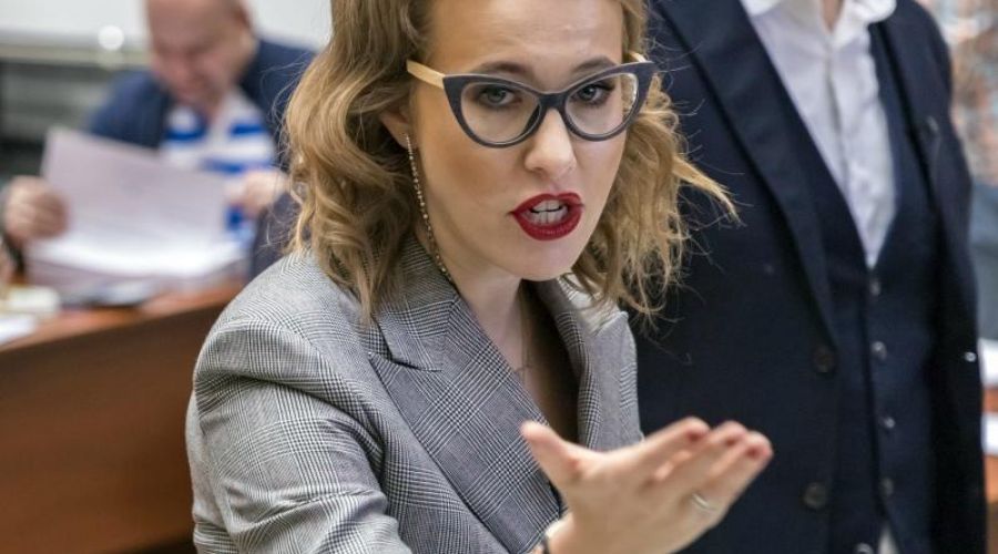 Собчак вступилась за барнаульскую учительницу, уволенную из-за фото в купальнике