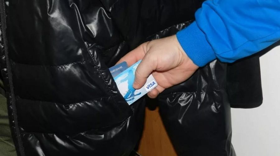 16-летний подросток в алтайском селе обокрал свою тетю, чтобы купить машину