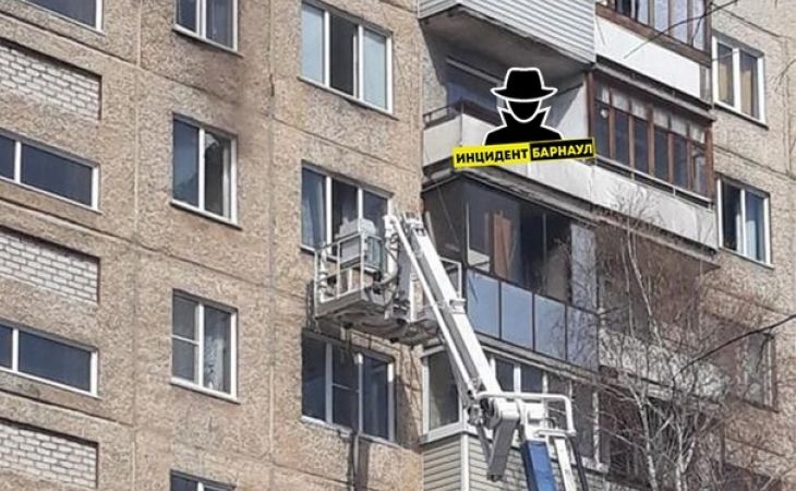 Пожар произошел в многоэтажном доме 30 апреля в Барнауле