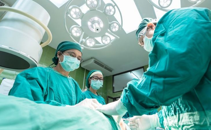 Барнаульские хирурги-ортопеды успешно провели одну из самых сложных операций в медицине