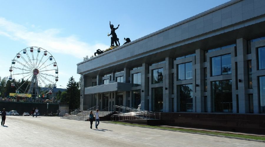Алтайский краевой театр драмы завершит сезон "Парадом премьер"