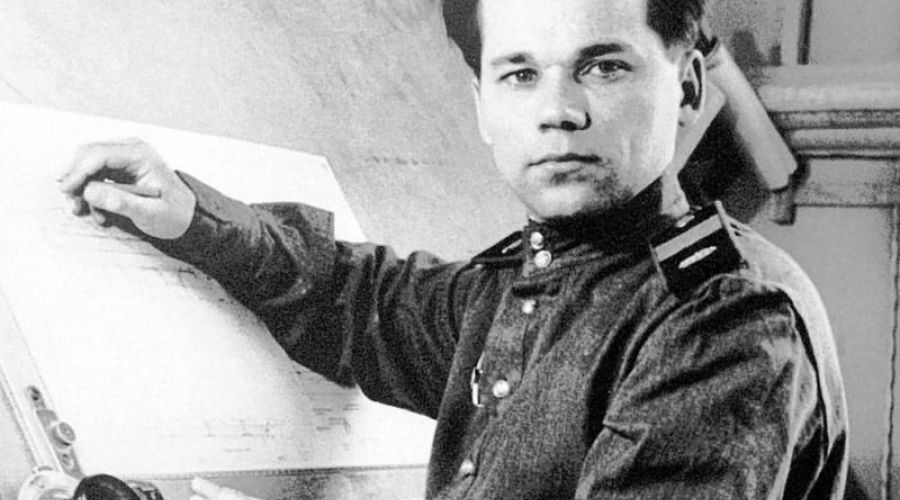 Выставка "Калашников и время" открылась в Барнауле